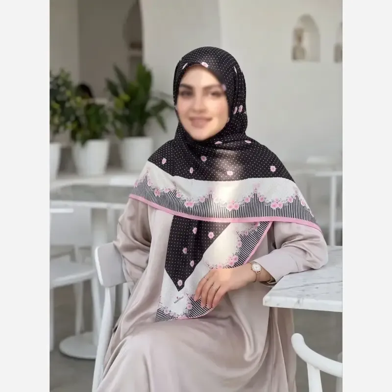 روسری سوپرنخ مشکی صورتی طرح گل قواره 140