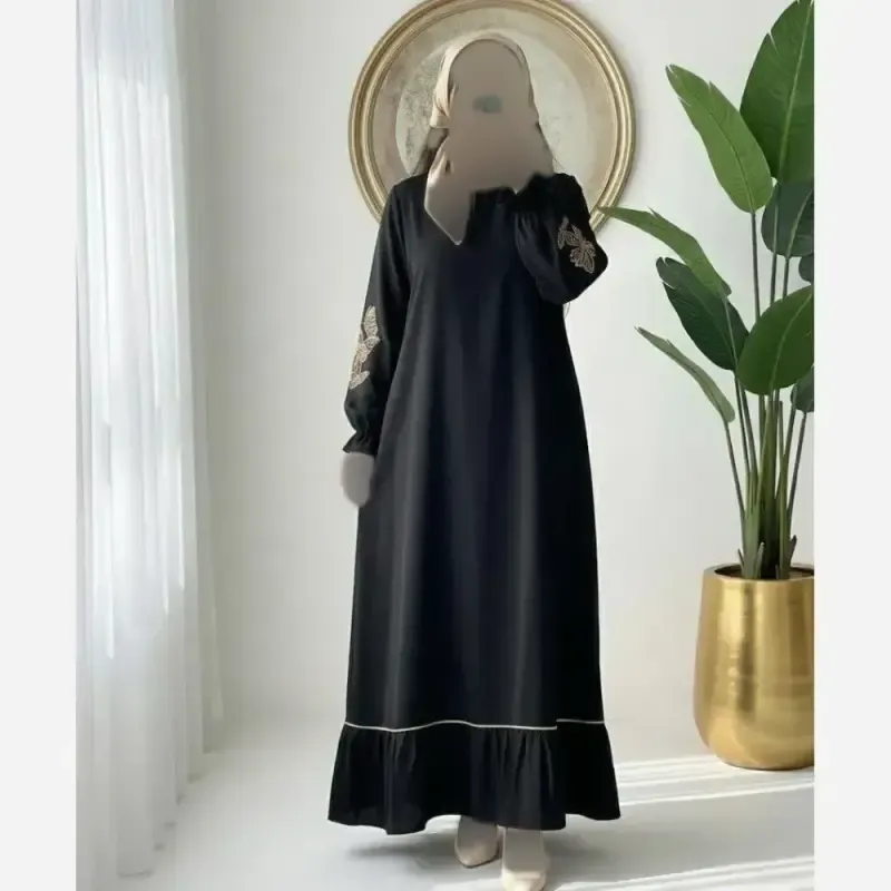 عبا زنانه مدل پروانه جنس الیزه رنگ مشکی گلدوزی شده