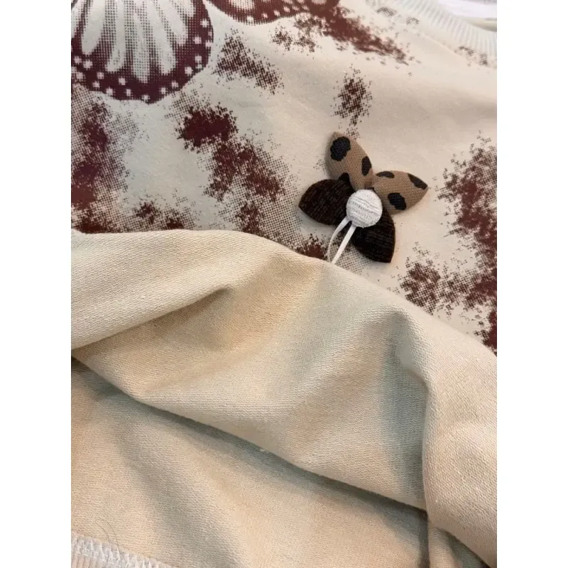ست بلوز و شلوار دخترانه طرح پروانه جنس دورس دونخ لاکرادار رنگ کرم و سفید